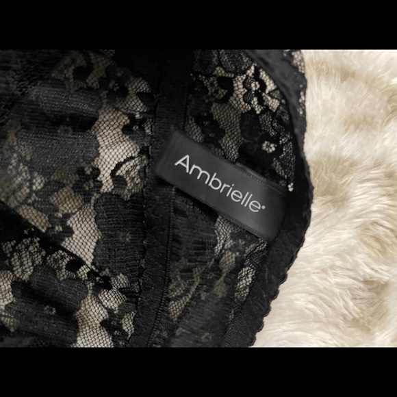 Ambrielle XL, Black Lace - Picture 2 of 5
